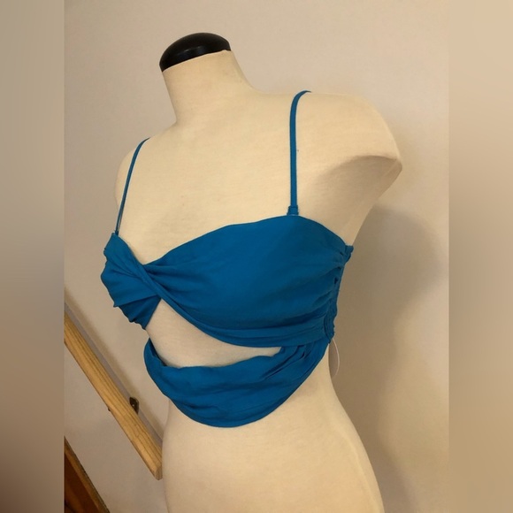 NWT Princess Polly blue crop top with removable straps. Size 8. - Picture 6 of 9